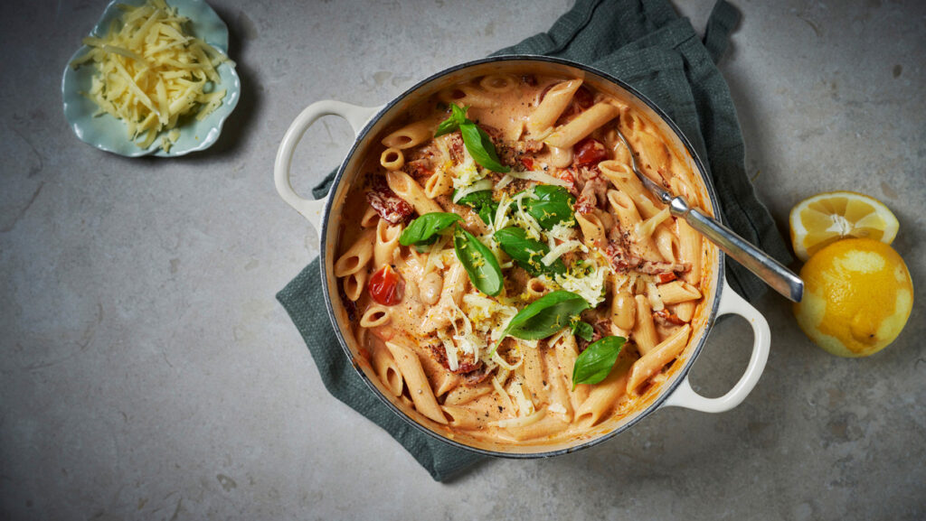 one-pot-pasta-med-bonor-och-soltorkade-tomater